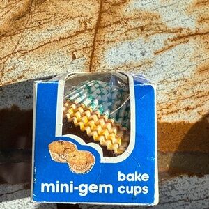 Collectible Vintage ROWOCO Mini-Gem Bake Cups